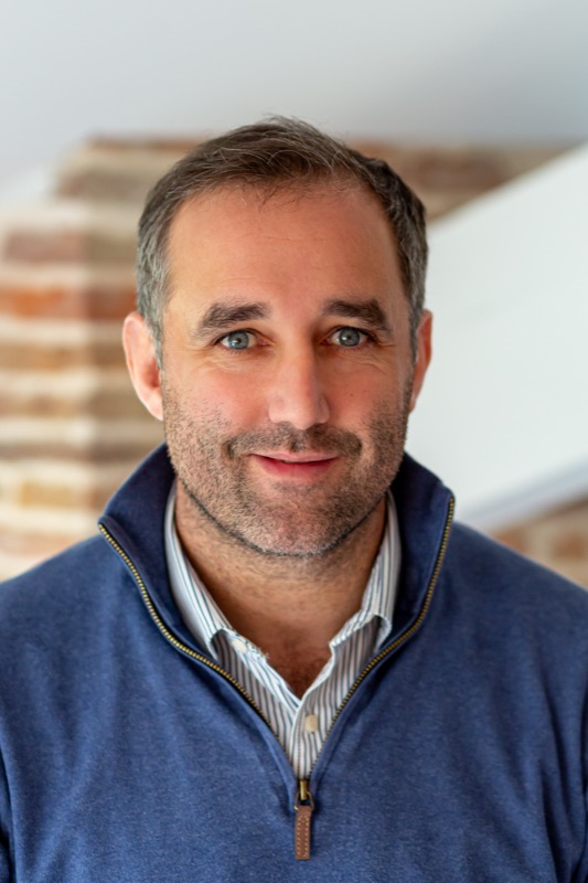Portrait de Mehdi Berkouk, fondateur de NAJA, cabinet de conseil en stratégie & IA à Toulouse.